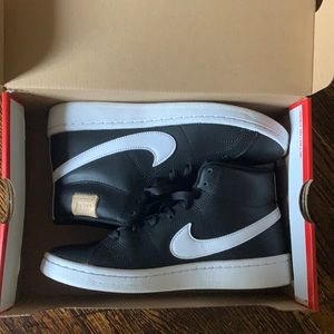 Nike court royale 2 size 7